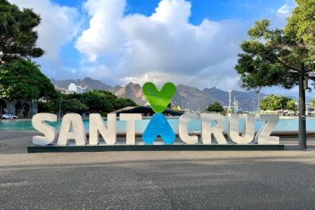 Why is Santa Cruz de Tenerife the perfect place to start your taxi adventure?